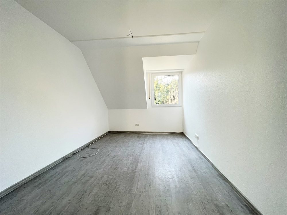 Immobilienangebot - Mönchengladbach - Alle - Mönchengladbach: großzügig geschnittene 5-Zimmer Doppelhaushälfte mit Garten in direkter Parklage!