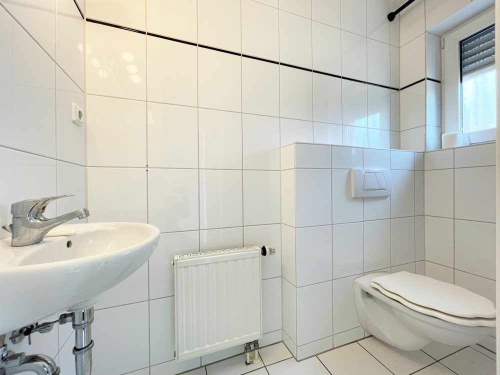 Immobilienangebot - Mönchengladbach - Alle - Mönchengladbach: großzügig geschnittene 5-Zimmer Doppelhaushälfte mit Garten in direkter Parklage!