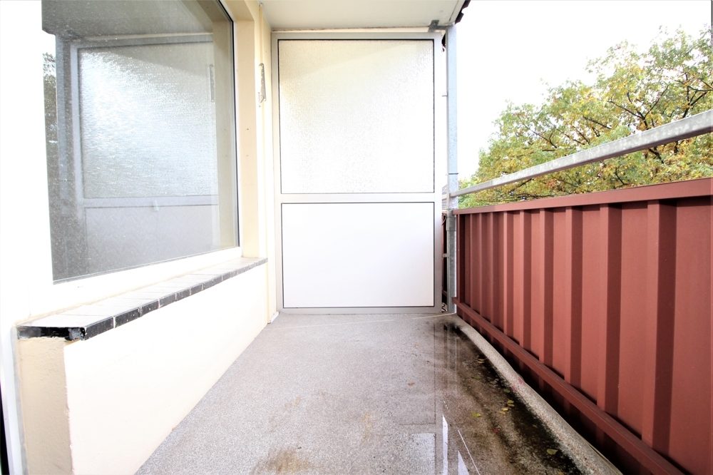 Immobilienangebot - Düsseldorf / Derendorf - Alle - Derendorf: sanierungsbedürftige und gut geschnittene 2- Zimmerwohnung mit Balkon in zentraler Lage