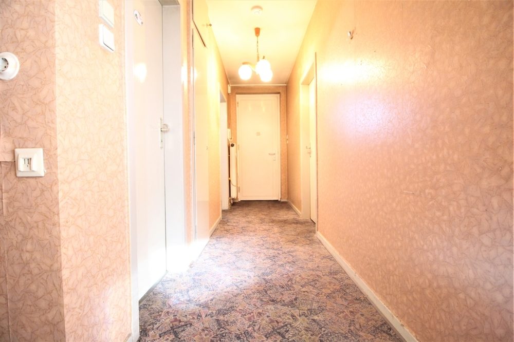 Immobilienangebot - Düsseldorf / Derendorf - Alle - Derendorf: sanierungsbedürftige und gut geschnittene 2- Zimmerwohnung mit Balkon in zentraler Lage