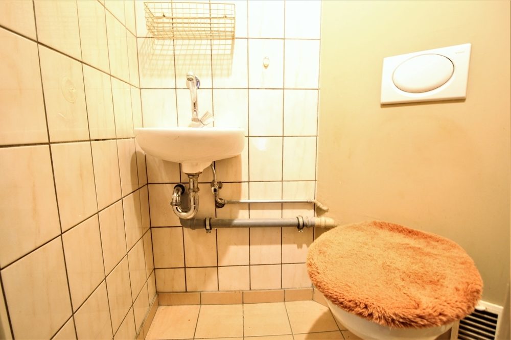 Immobilienangebot - Düsseldorf / Derendorf - Alle - Derendorf: sanierungsbedürftige und gut geschnittene 2- Zimmerwohnung mit Balkon in zentraler Lage