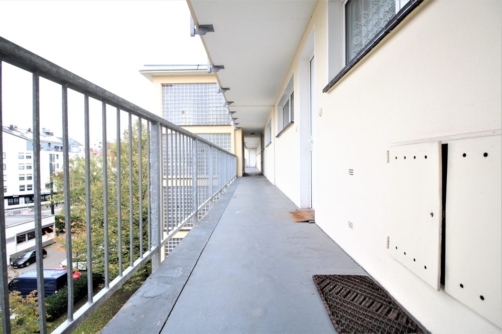 Immobilienangebot - Düsseldorf / Derendorf - Alle - Derendorf: sanierungsbedürftige und gut geschnittene 2- Zimmerwohnung mit Balkon in zentraler Lage