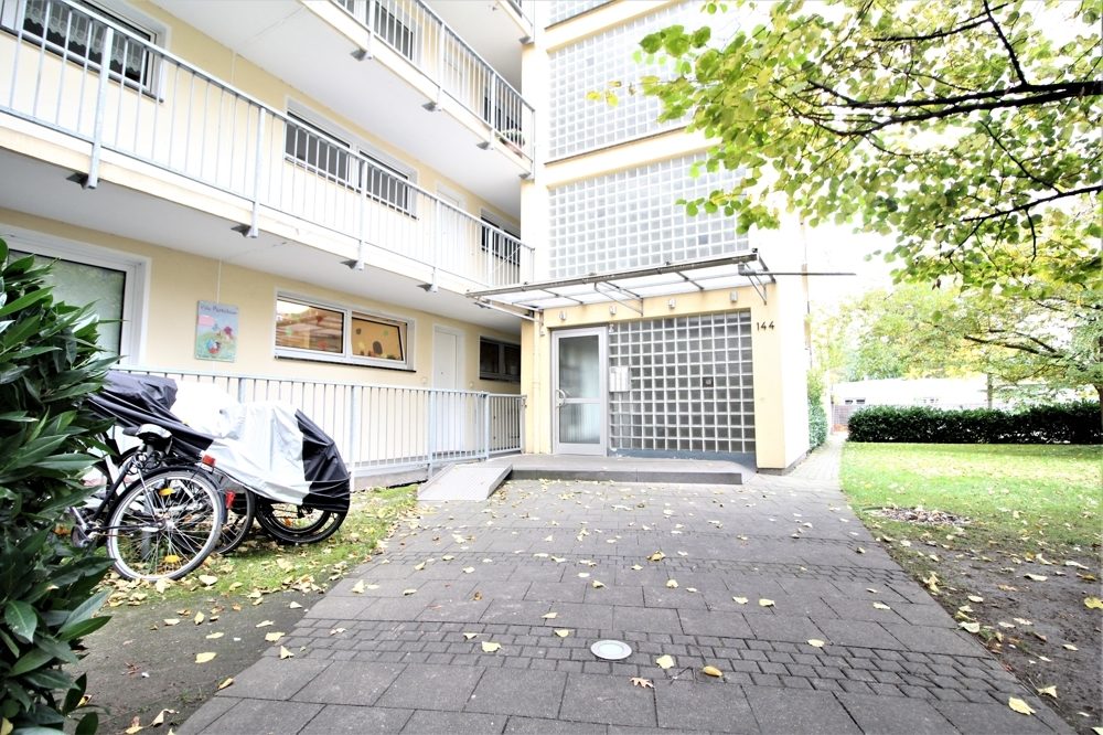 Immobilienangebot - Düsseldorf / Derendorf - Alle - Derendorf: sanierungsbedürftige und gut geschnittene 2- Zimmerwohnung mit Balkon in zentraler Lage