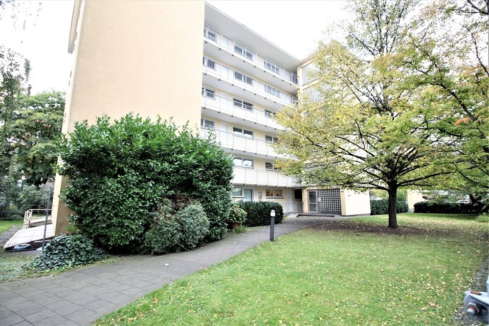 Immobilienangebot - Düsseldorf / Derendorf - Alle - Derendorf: sanierungsbedürftige und gut geschnittene 2- Zimmerwohnung mit Balkon in zentraler Lage