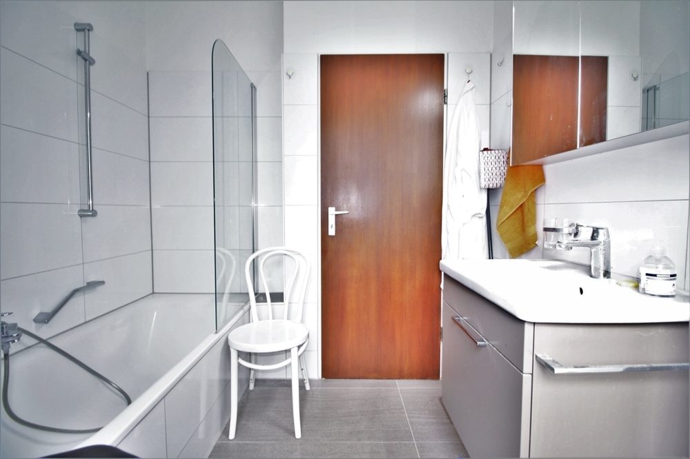Immobilienangebot - Düsseldorf - Alle - Golzheim: großzügig geschnittene 3,5 -Zimmerwohnung mit TG-Stellplatz in guter Lage
