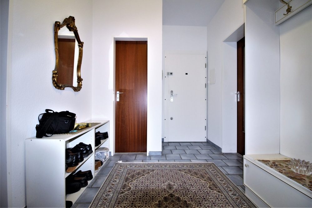 Immobilienangebot - Düsseldorf - Alle - Golzheim: großzügig geschnittene 3,5 -Zimmerwohnung mit TG-Stellplatz in guter Lage