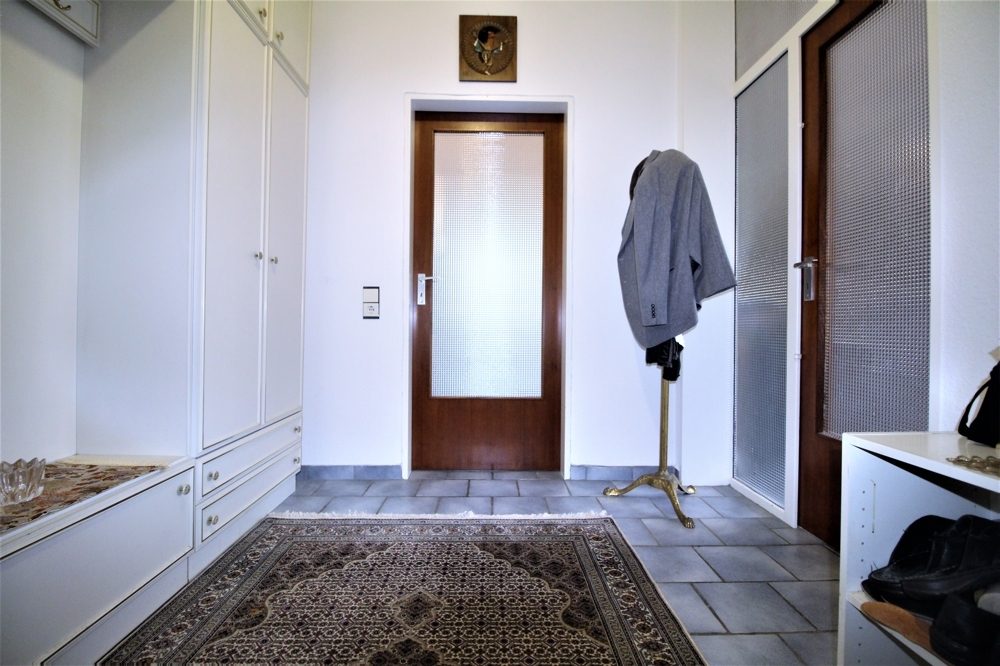Immobilienangebot - Düsseldorf - Alle - Golzheim: großzügig geschnittene 3,5 -Zimmerwohnung mit TG-Stellplatz in guter Lage