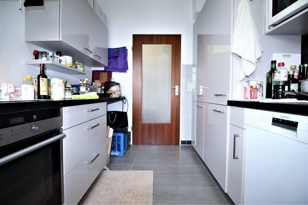 Immobilienangebot - Düsseldorf - Alle - Golzheim: großzügig geschnittene 3,5 -Zimmerwohnung mit TG-Stellplatz in guter Lage