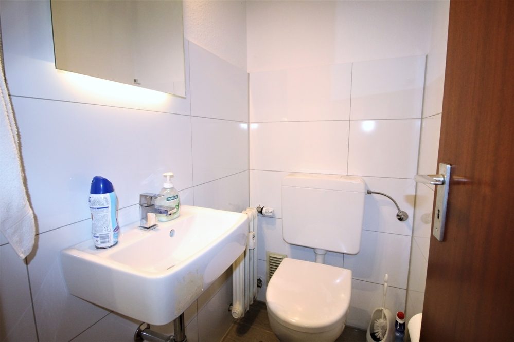 Immobilienangebot - Düsseldorf - Alle - Golzheim: großzügig geschnittene 3,5 -Zimmerwohnung mit TG-Stellplatz in guter Lage