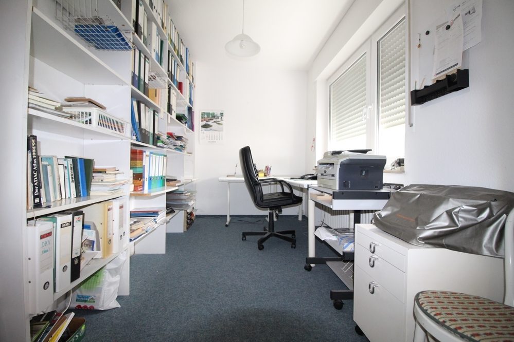 Immobilienangebot - Düsseldorf - Alle - Golzheim: großzügig geschnittene 3,5 -Zimmerwohnung mit TG-Stellplatz in guter Lage