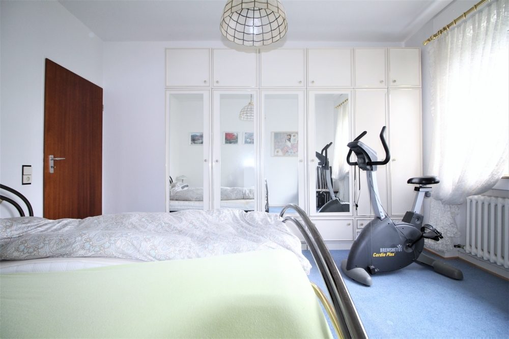 Immobilienangebot - Düsseldorf - Alle - Golzheim: großzügig geschnittene 3,5 -Zimmerwohnung mit TG-Stellplatz in guter Lage