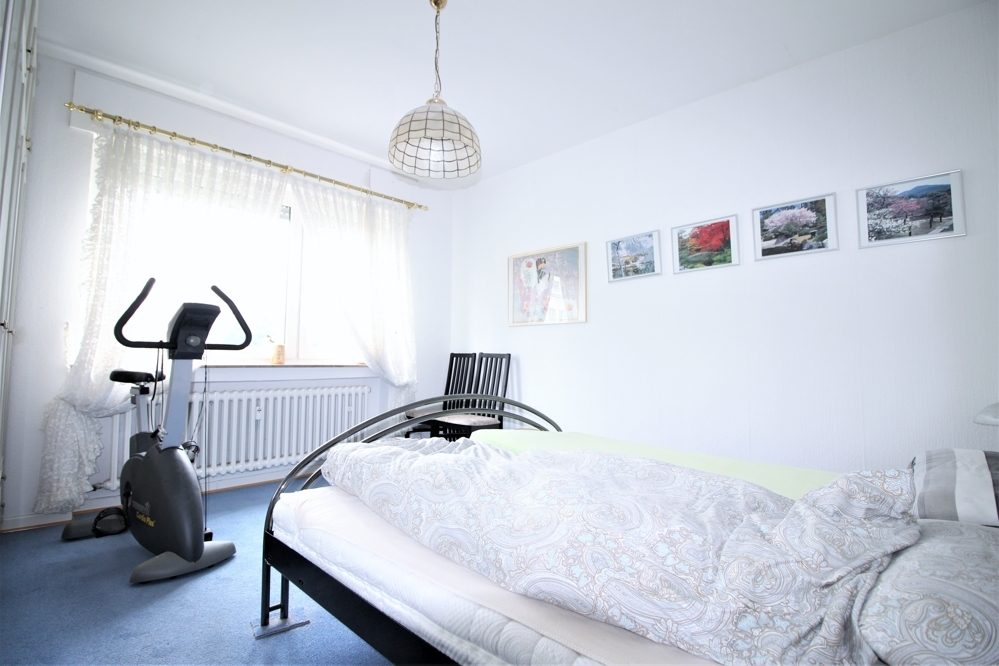 Immobilienangebot - Düsseldorf - Alle - Golzheim: großzügig geschnittene 3,5 -Zimmerwohnung mit TG-Stellplatz in guter Lage