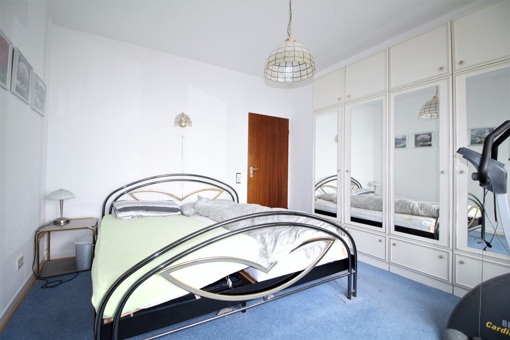 Immobilienangebot - Düsseldorf - Alle - Golzheim: großzügig geschnittene 3,5 -Zimmerwohnung mit TG-Stellplatz in guter Lage