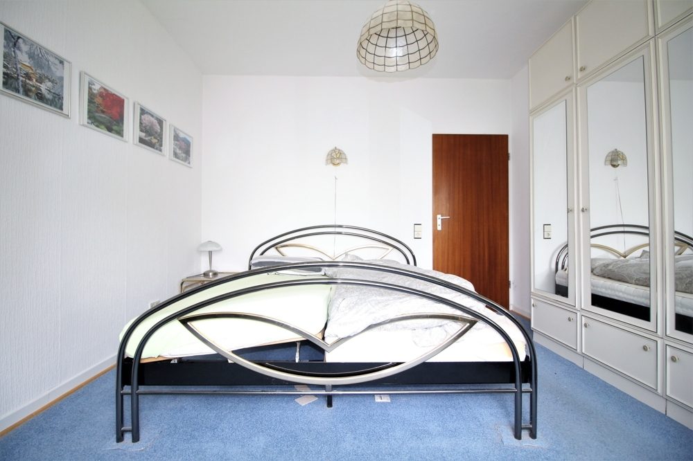 Immobilienangebot - Düsseldorf - Alle - Golzheim: großzügig geschnittene 3,5 -Zimmerwohnung mit TG-Stellplatz in guter Lage