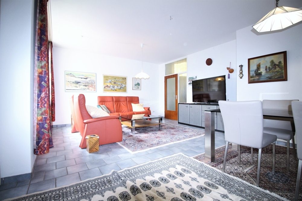 Immobilienangebot - Düsseldorf - Alle - Golzheim: großzügig geschnittene 3,5 -Zimmerwohnung mit TG-Stellplatz in guter Lage