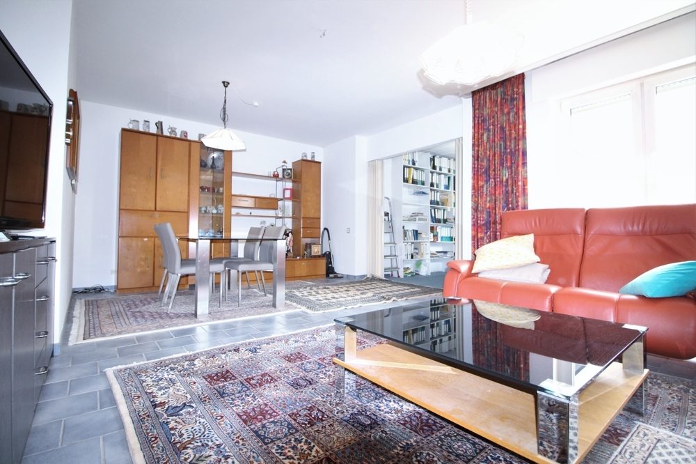 Immobilienangebot - Düsseldorf - Alle - Golzheim: großzügig geschnittene 3,5 -Zimmerwohnung mit TG-Stellplatz in guter Lage