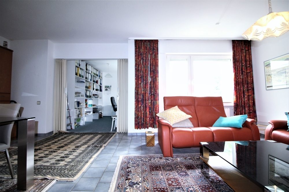 Immobilienangebot - Düsseldorf - Alle - Golzheim: großzügig geschnittene 3,5 -Zimmerwohnung mit TG-Stellplatz in guter Lage