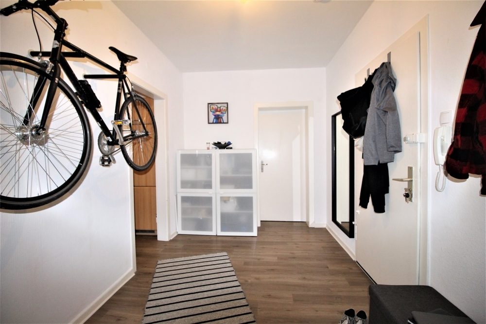 Immobilienangebot - Düsseldorf - Alle - Düsseltal: gut geschnittene und gepflegte 2 Zimmerwohnung mit Loggia und Garage in guter Lage