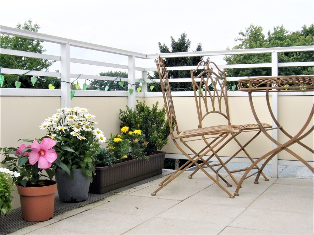 Immobilienangebot - Düsseldorf / Lörick - Alle - Lörick: voll möblierte 2- Zimmer ETW mit toller Dachterrasse und TG-Stellplatz in gefragter Lage