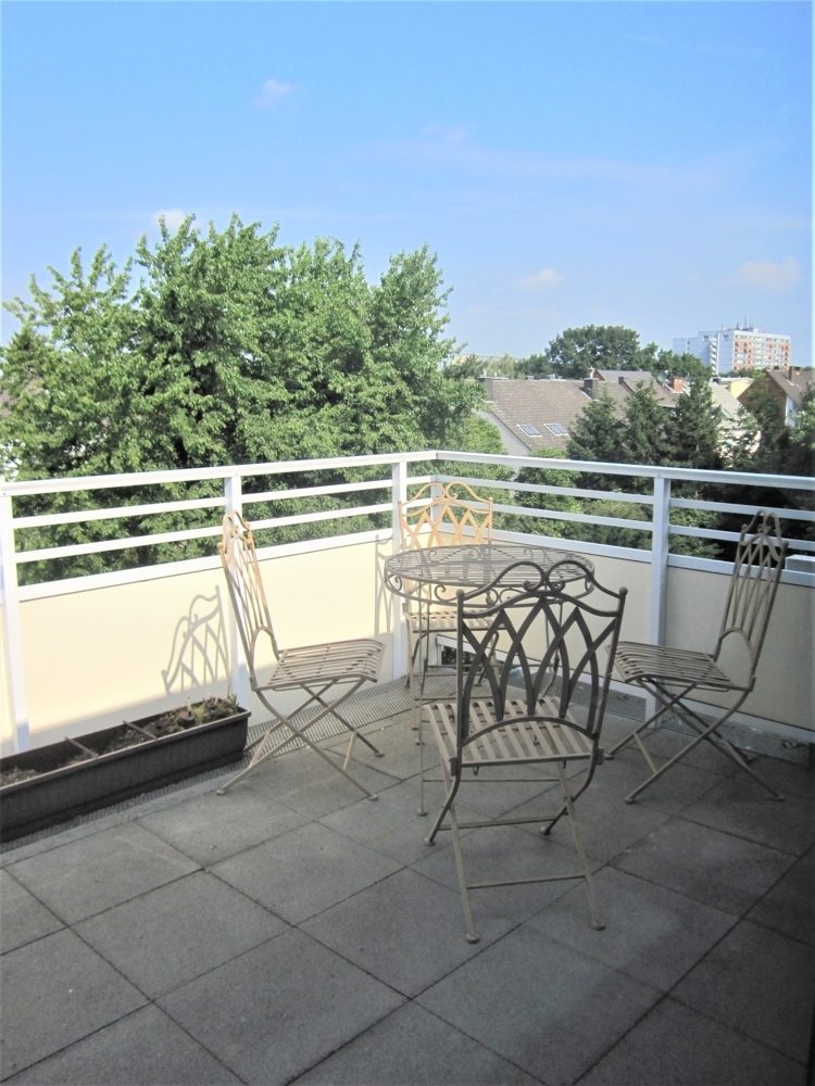 Immobilienangebot - Düsseldorf / Lörick - Alle - Lörick: voll möblierte 2- Zimmer ETW mit toller Dachterrasse und TG-Stellplatz in gefragter Lage