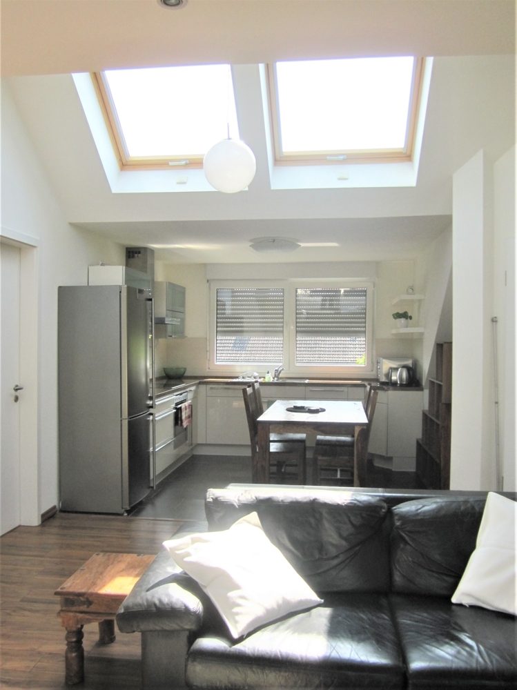 Immobilienangebot - Düsseldorf / Lörick - Alle - Lörick: voll möblierte 2- Zimmer ETW mit toller Dachterrasse und TG-Stellplatz in gefragter Lage