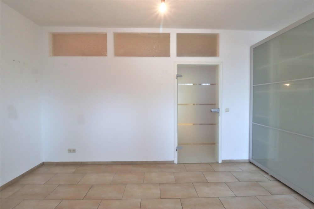 Immobilienangebot - Düsseldorf / Düsseltal - Alle - Düsseltal/Zooviertel: ruhige 3-Zimmer im Jugendstil-Altbau mit 2 Balkonen und eigener Gartenterrasse
