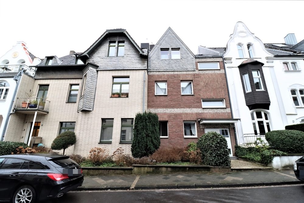Immobilienangebot - Düsseldorf / Gerresheim - Alle - Gerresheim: zwei gepflegte Dreifamilienhäuser im Paket mit insgesamt 6 Wohneinheiten in guter Lage