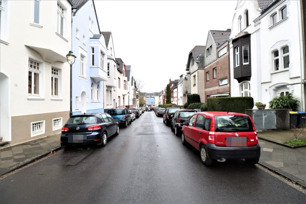 Immobilienangebot - Düsseldorf / Gerresheim - Alle - Gerresheim: zwei gepflegte Dreifamilienhäuser im Paket mit insgesamt 6 Wohneinheiten in guter Lage
