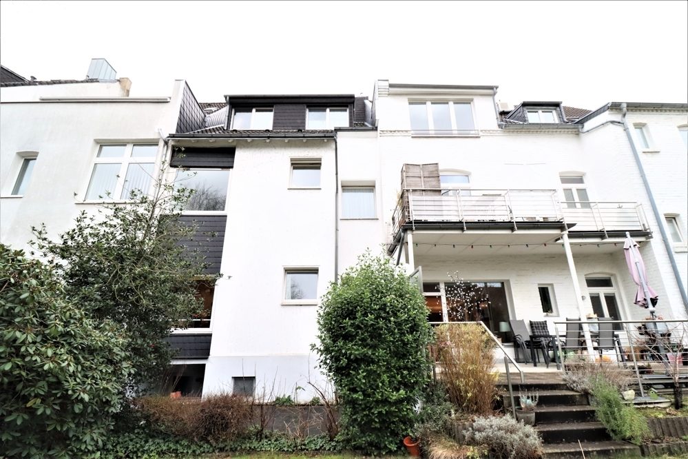 Immobilienangebot - Düsseldorf / Gerresheim - Alle - Gerresheim: zwei gepflegte Dreifamilienhäuser im Paket mit insgesamt 6 Wohneinheiten in guter Lage