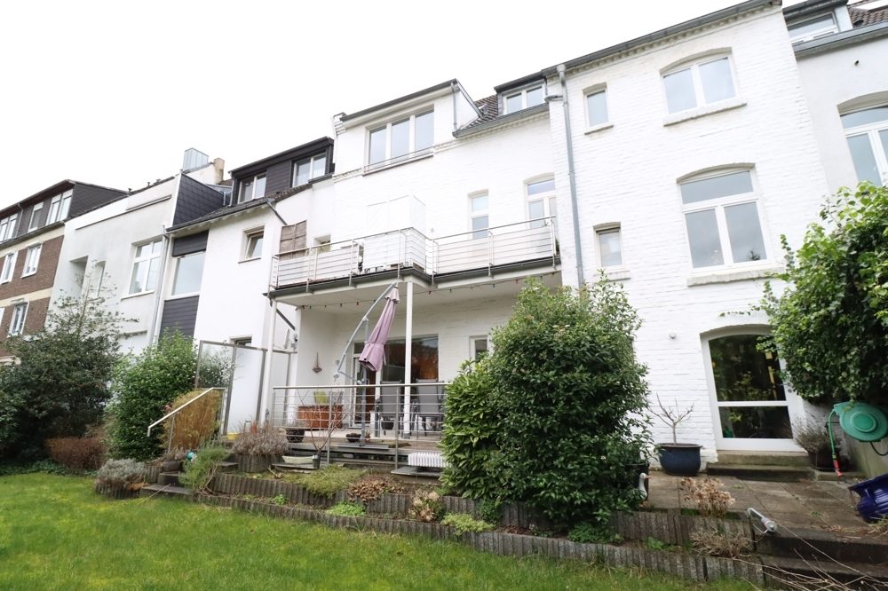 Immobilienangebot - Düsseldorf / Gerresheim - Alle - Gerresheim: zwei gepflegte Dreifamilienhäuser im Paket mit insgesamt 6 Wohneinheiten in guter Lage