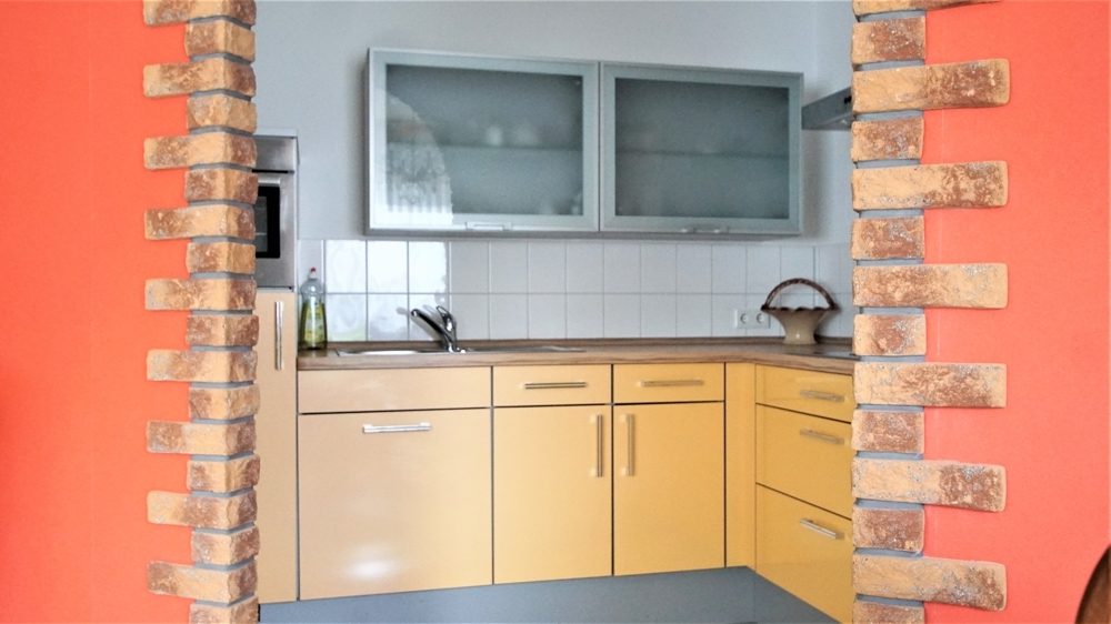 Immobilienangebot - Düsseldorf - Alle - Eller: großzügige 2 Zimmerwohnung mit Loggia, EBK und TG-Stellplatz in zentraler Lage