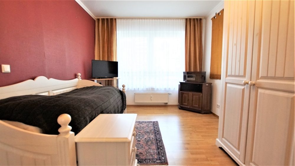 Immobilienangebot - Düsseldorf - Alle - Eller: großzügige 2 Zimmerwohnung mit Loggia, EBK und TG-Stellplatz in zentraler Lage