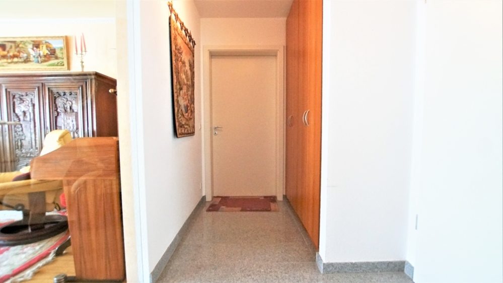 Immobilienangebot - Düsseldorf - Alle - Eller: großzügige 2 Zimmerwohnung mit Loggia, EBK und TG-Stellplatz in zentraler Lage