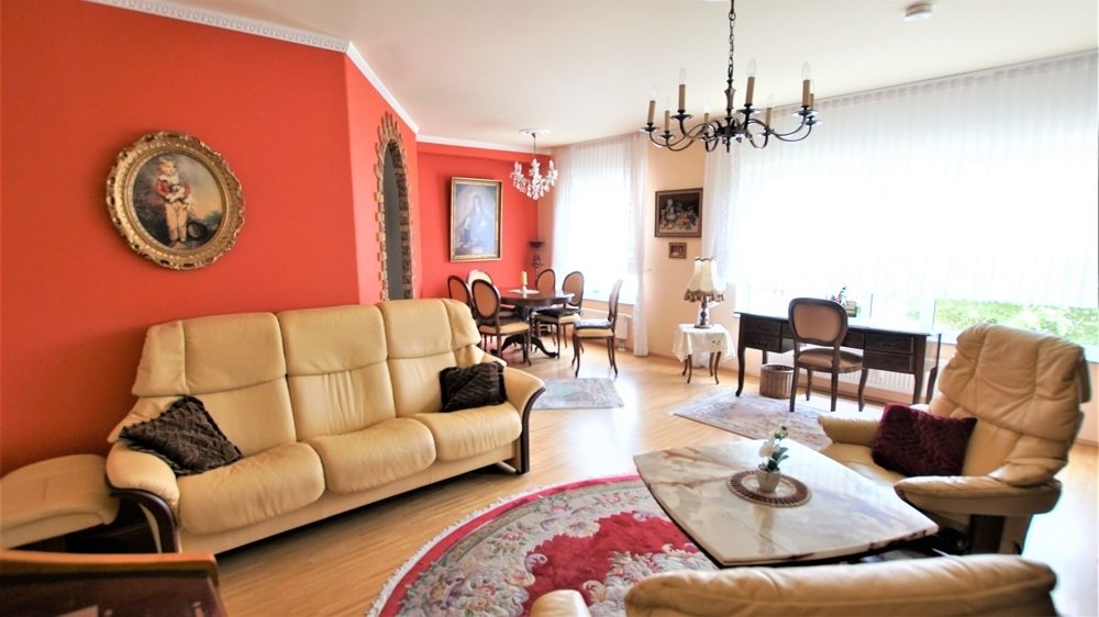Immobilienangebot - Düsseldorf - Alle - Eller: großzügige 2 Zimmerwohnung mit Loggia, EBK und TG-Stellplatz in zentraler Lage