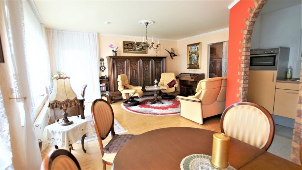 Immobilienangebot - Düsseldorf - Alle - Eller: großzügige 2 Zimmerwohnung mit Loggia, EBK und TG-Stellplatz in zentraler Lage
