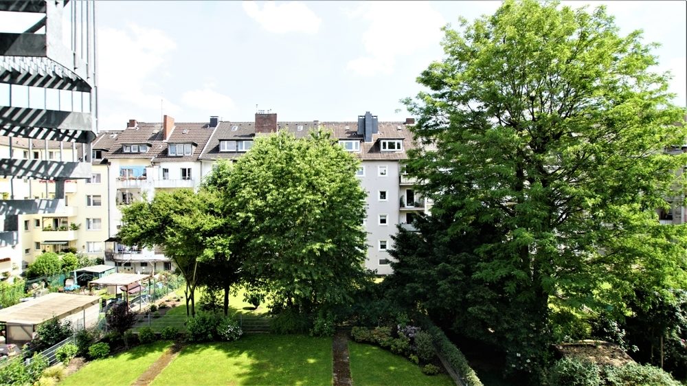 Immobilienangebot - Düsseldorf - Alle - Eller: großzügige 2 Zimmerwohnung mit Loggia, EBK und TG-Stellplatz in zentraler Lage