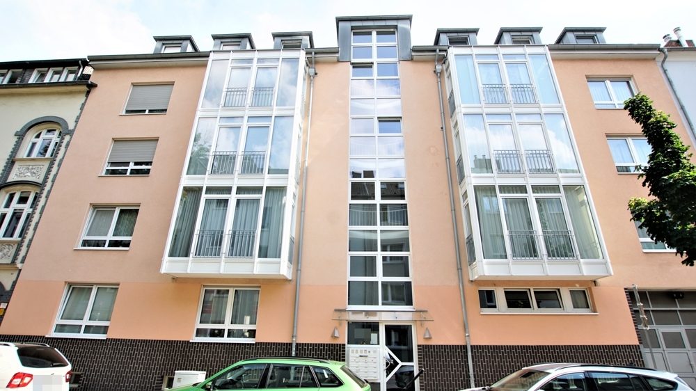 Immobilienangebot - Düsseldorf - Alle - Eller: großzügige 2 Zimmerwohnung mit Loggia, EBK und TG-Stellplatz in zentraler Lage