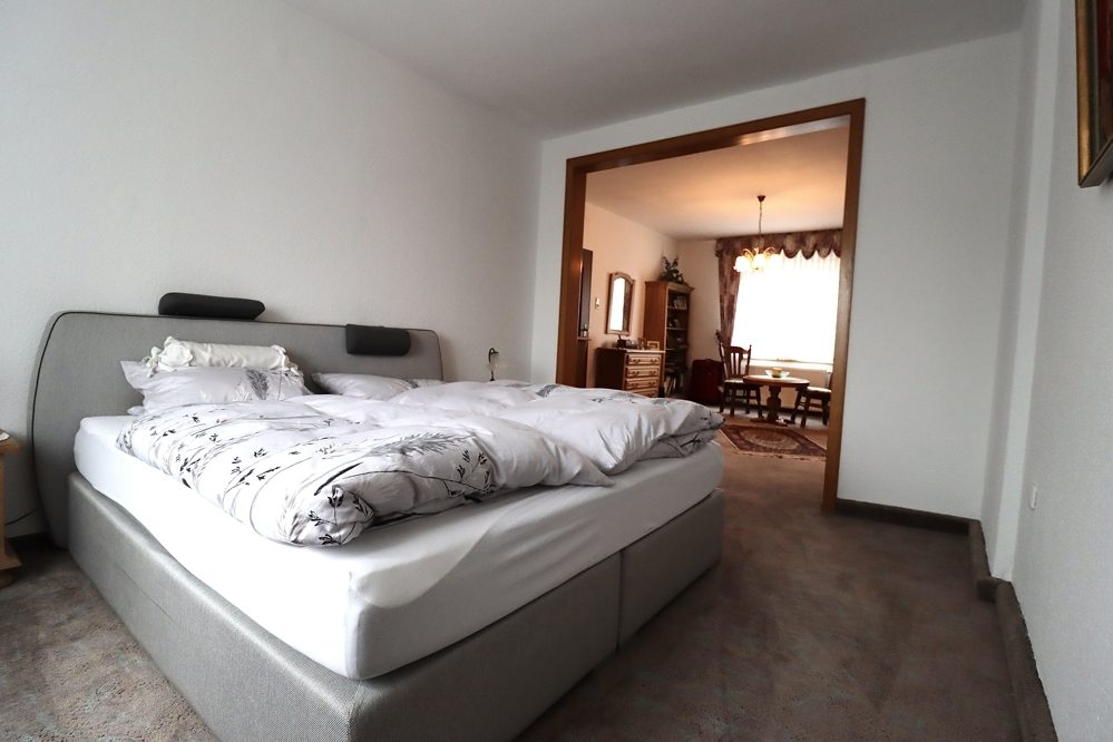 Immobilienangebot - Mönchengladbach / Neuwerk - Alle - MG-Neuwerk: gepflegtes und geräumiges Reihenmittelhaus mit 2 Stellplätzen und großem Garten!