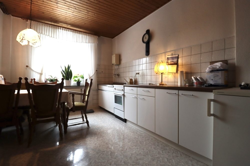 Immobilienangebot - Mönchengladbach / Neuwerk - Alle - MG-Neuwerk: gepflegtes und geräumiges Reihenmittelhaus mit 2 Stellplätzen und großem Garten!