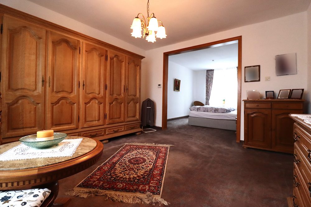 Immobilienangebot - Mönchengladbach / Neuwerk - Alle - MG-Neuwerk: gepflegtes und geräumiges Reihenmittelhaus mit 2 Stellplätzen und großem Garten!