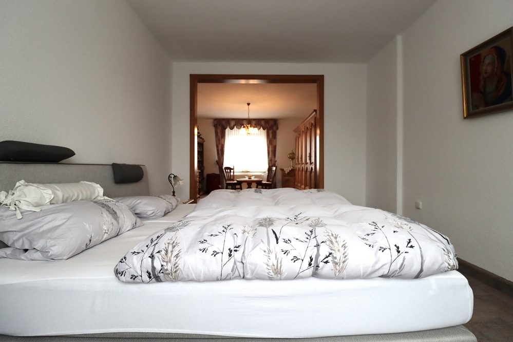 Immobilienangebot - Mönchengladbach / Neuwerk - Alle - MG-Neuwerk: gepflegtes und geräumiges Reihenmittelhaus mit 2 Stellplätzen und großem Garten!