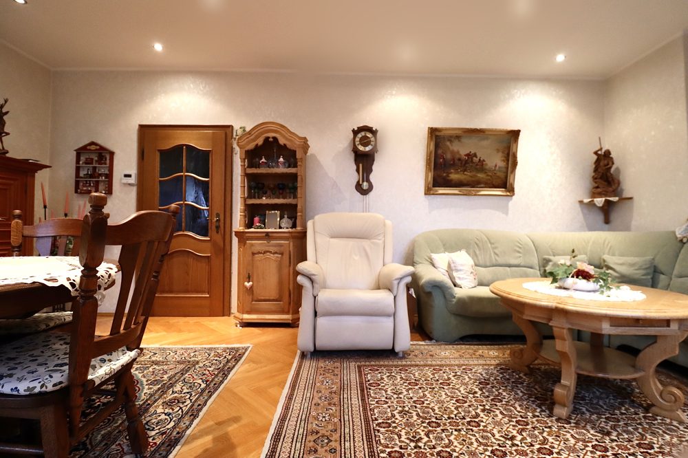 Immobilienangebot - Mönchengladbach / Neuwerk - Alle - MG-Neuwerk: gepflegtes und geräumiges Reihenmittelhaus mit 2 Stellplätzen und großem Garten!