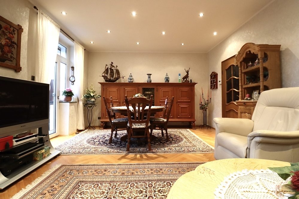 Immobilienangebot - Mönchengladbach / Neuwerk - Alle - MG-Neuwerk: gepflegtes und geräumiges Reihenmittelhaus mit 2 Stellplätzen und großem Garten!