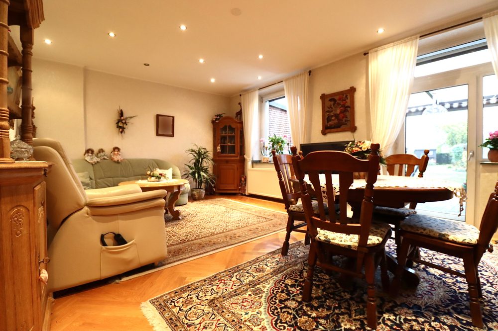 Immobilienangebot - Mönchengladbach / Neuwerk - Alle - MG-Neuwerk: gepflegtes und geräumiges Reihenmittelhaus mit 2 Stellplätzen und großem Garten!