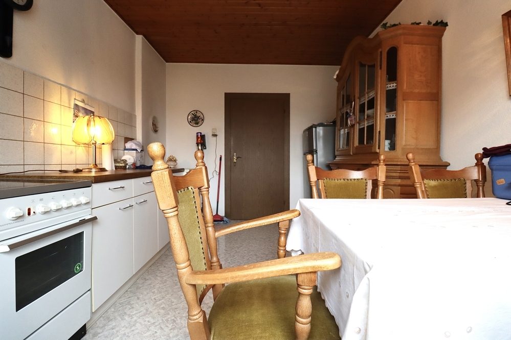 Immobilienangebot - Mönchengladbach / Neuwerk - Alle - MG-Neuwerk: gepflegtes und geräumiges Reihenmittelhaus mit 2 Stellplätzen und großem Garten!