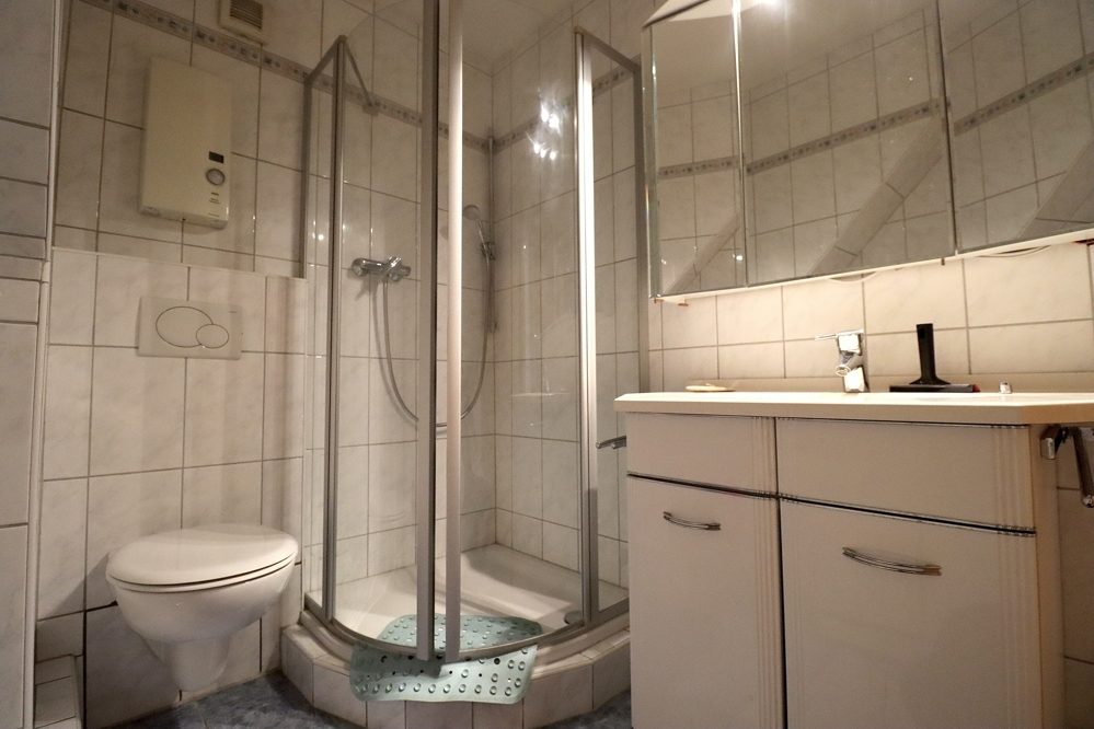 Immobilienangebot - Mönchengladbach / Neuwerk - Alle - MG-Neuwerk: gepflegtes und geräumiges Reihenmittelhaus mit 2 Stellplätzen und großem Garten!