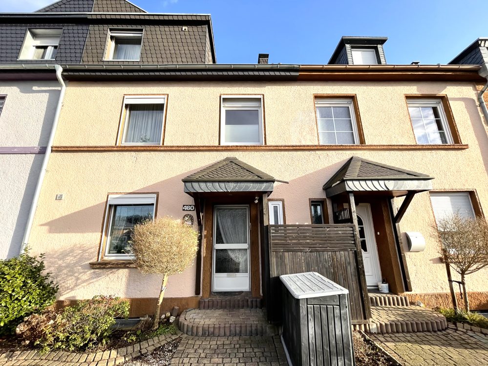 Immobilienangebot - Mönchengladbach / Neuwerk - Alle - MG-Neuwerk: gepflegtes und geräumiges Reihenmittelhaus mit 2 Stellplätzen und großem Garten!