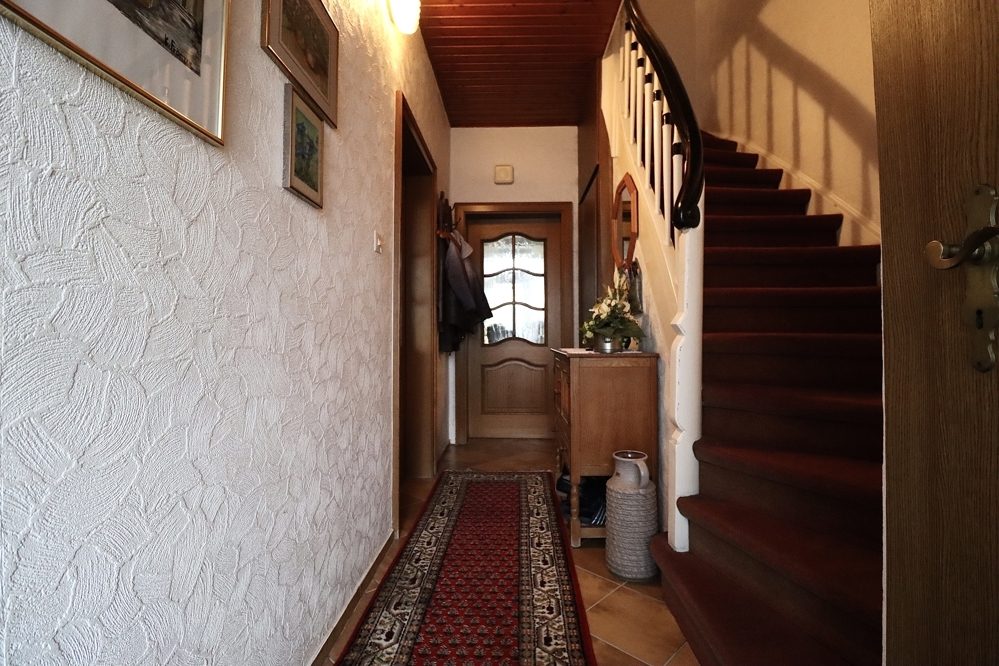 Immobilienangebot - Mönchengladbach / Neuwerk - Alle - MG-Neuwerk: gepflegtes und geräumiges Reihenmittelhaus mit 2 Stellplätzen und großem Garten!