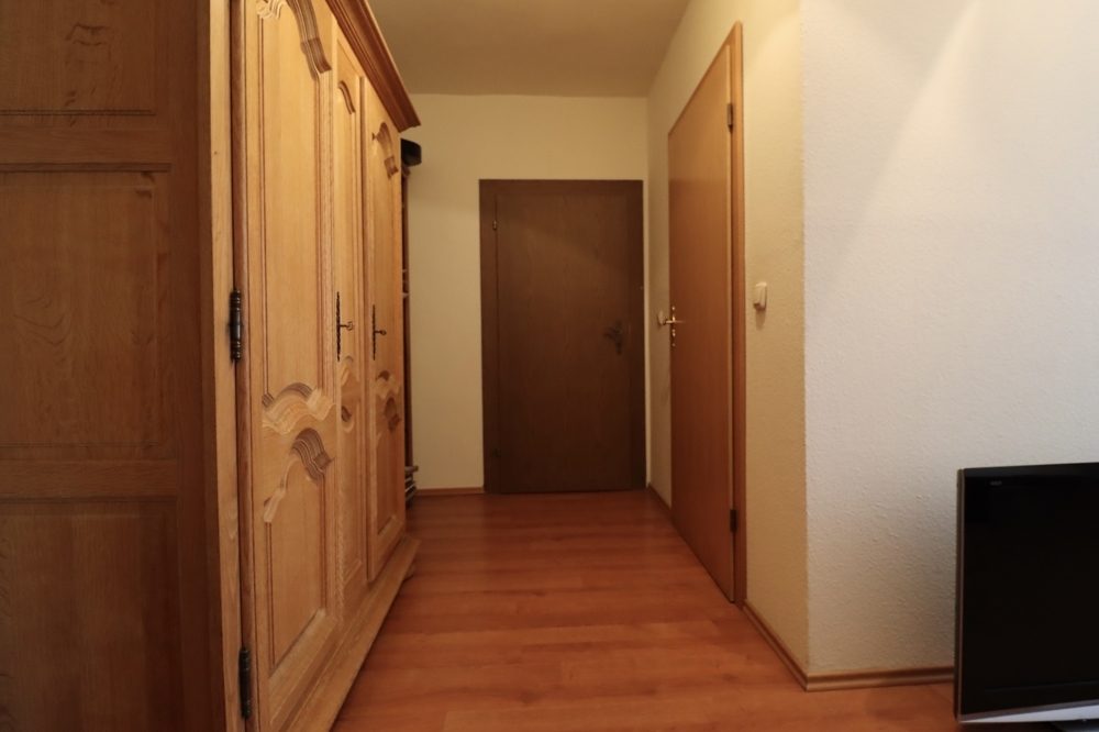 Immobilienangebot - Mönchengladbach / Neuwerk - Alle - MG-Neuwerk: gepflegtes und geräumiges Reihenmittelhaus mit 2 Stellplätzen und großem Garten!