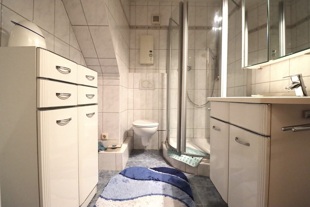 Immobilienangebot - Mönchengladbach / Neuwerk - Alle - MG-Neuwerk: gepflegtes und geräumiges Reihenmittelhaus mit 2 Stellplätzen und großem Garten!